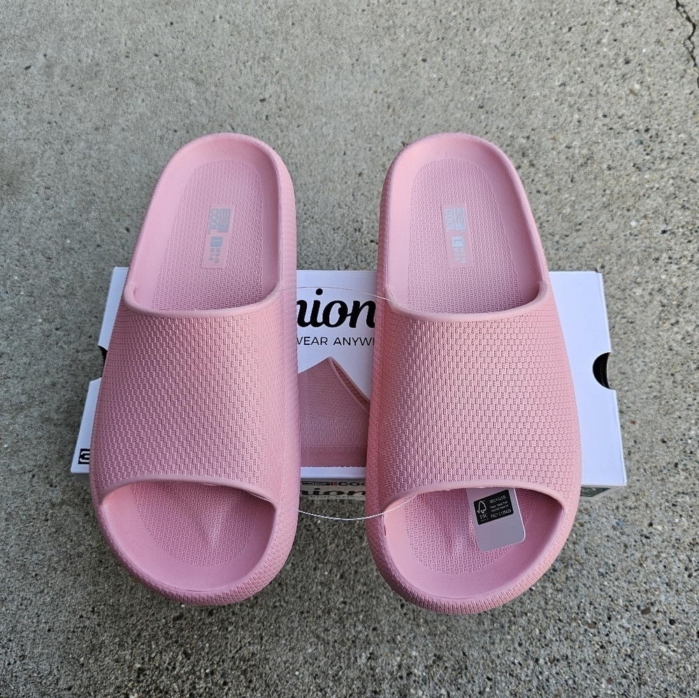 Do Not Buy 32 degree  cushioned slides women's size large (9-10)